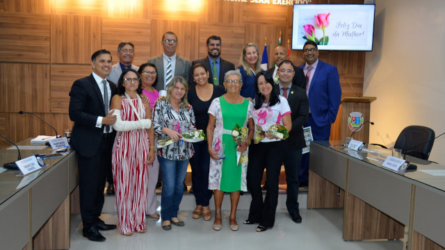 15 mulheres recebem o troféu Dra. Francisca Barros de Souza Siebert